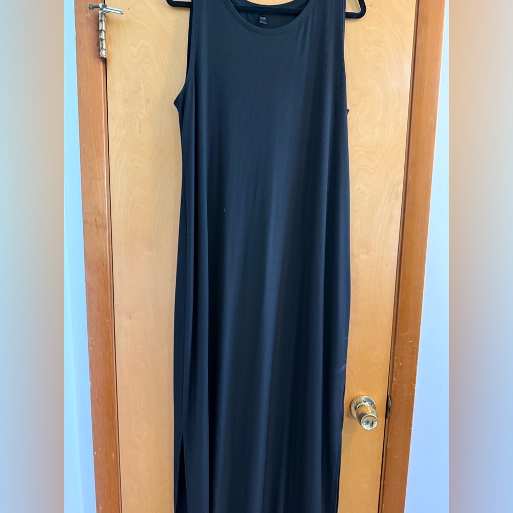 32 Degrees Black Sleeveless Maxi Dress